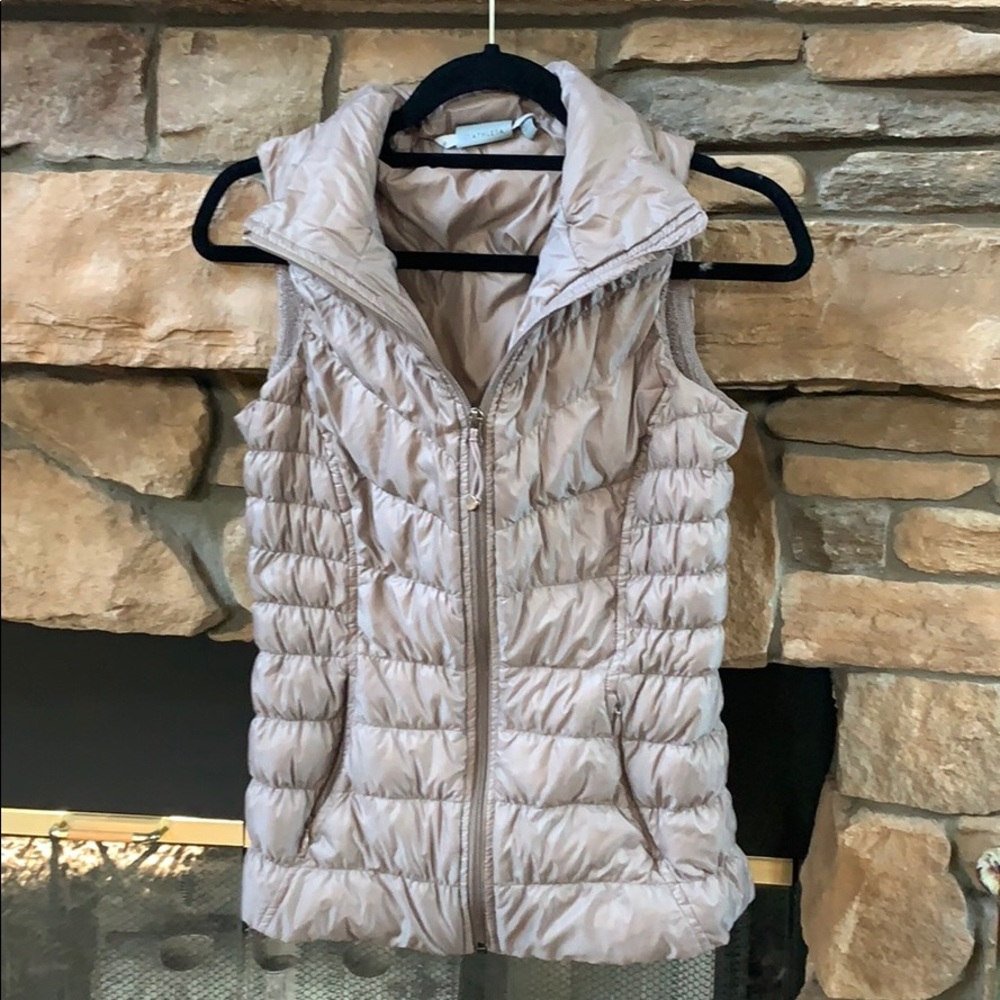 Athleta vest ( synthetic down ) light